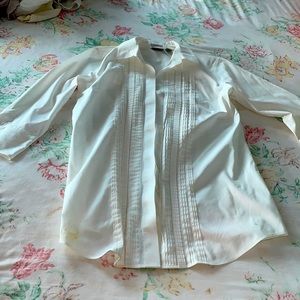Chico’s crisp 100% long white button-down blouse